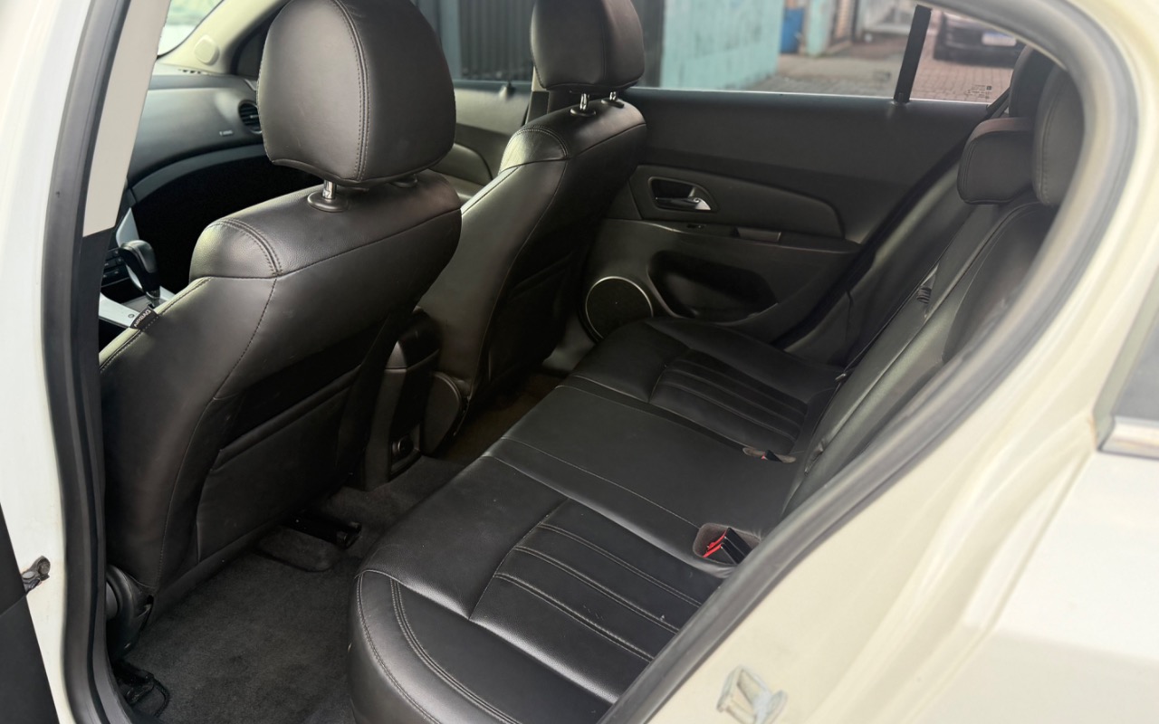 imagem-https://www.socarrao.com.br/sc-vehicle-images-prod/2981486/1787949615269-SU1HXzEyMjEuanBlZw.jpeg