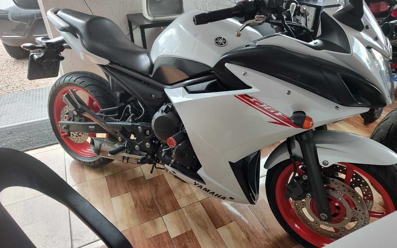 YAMAHA XJ6 F 2012 Branco — foto 1 de 3