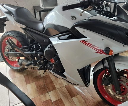 YAMAHA XJ6 F 2012 Branco — foto 1 de 3