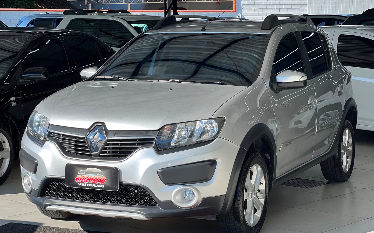 Renault Sandero 2017 Prata — foto 1 de 3