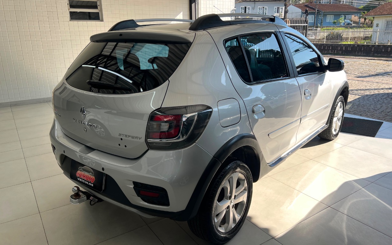 imagem-https://www.socarrao.com.br/sc-vehicle-images-prod/2990540/1785591529662-Mzc1ODM2YTMtZGVjOS00Njg1LWFhNDgtNWQzNjdhYjQyZTdhLmpwZWc.jpeg