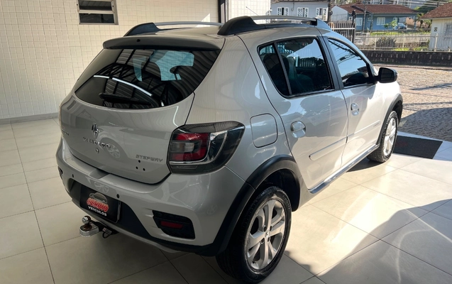 imagem-https://www.socarrao.com.br/sc-vehicle-images-prod/2990540/1785591529662-Mzc1ODM2YTMtZGVjOS00Njg1LWFhNDgtNWQzNjdhYjQyZTdhLmpwZWc.jpeg