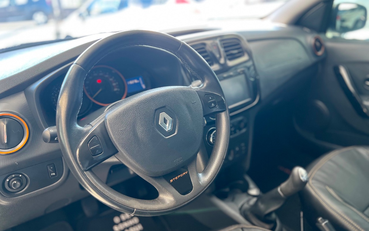 imagem-https://www.socarrao.com.br/sc-vehicle-images-prod/2990540/1785591529953-YzIyZGYzNWQtYTgyZi00MGUxLWE0YWQtNGY1NjEyYzIyYzRiLmpwZWc.jpeg