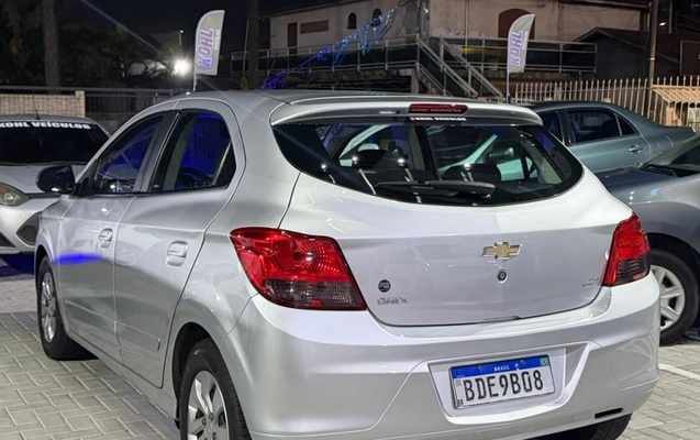 imagem-https://www.socarrao.com.br/sc-vehicle-images-prod/2990611/1785593101565-V2hhdHNBcHAgSW1hZ2UgMjAyNi0wNS0wMSBhdCAxOS4xMi4wMi5qcGVn.jpeg