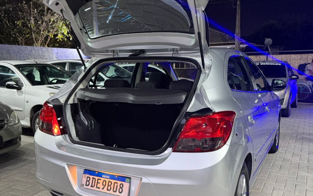 imagem-https://www.socarrao.com.br/sc-vehicle-images-prod/2990611/1785593101686-V2hhdHNBcHAgSW1hZ2UgMjAyNi0wNS0wMSBhdCAxOS4xMi4wNC5qcGVn.jpeg