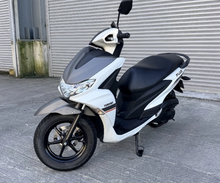 YAMAHA YBR 125 E 2024 Branco — foto 1 de 3