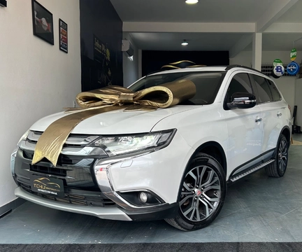 Mitsubishi OUTLANDER 2016 Branco — foto 1 de 3