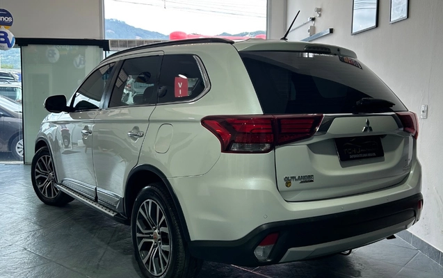 imagem-https://www.socarrao.com.br/sc-vehicle-images-prod/2990944/1785600347670-gb-cb23aef.jpeg