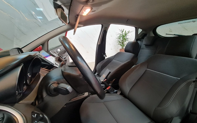 imagem-https://www.socarrao.com.br/sc-vehicle-images-prod/2991038/1785789342793-MTAuanBn.jpg