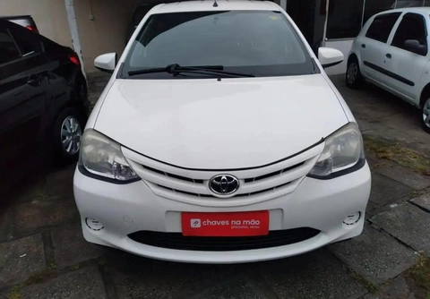Toyota Etios 2014 Branco — foto 1 de 3