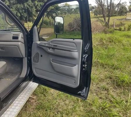 imagem-https://www.socarrao.com.br/sc-vehicle-images-prod/2991059/1787770648011-8330381_5_B_47206e63f6.jpeg