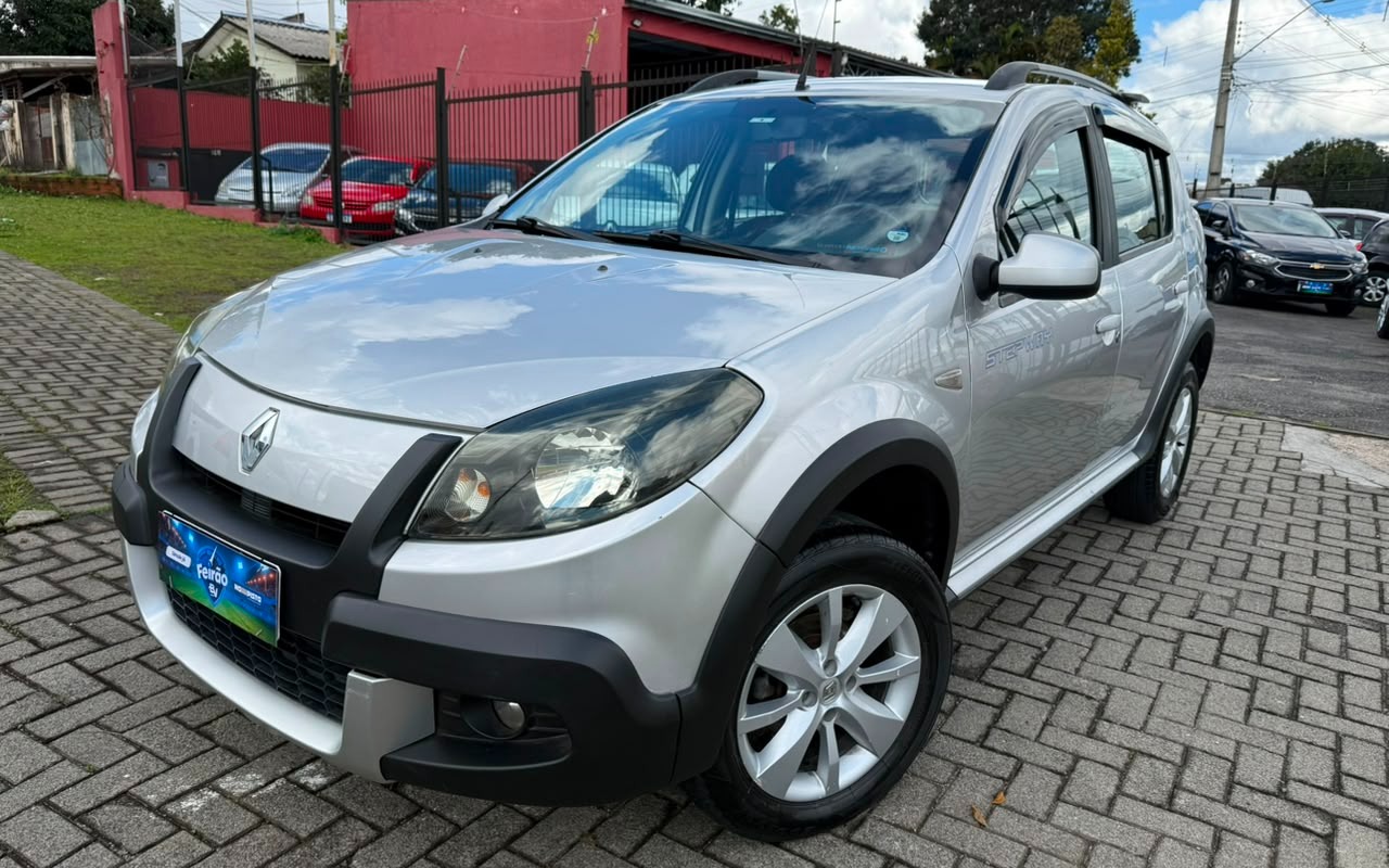 Renault Sandero 2012 Prata — foto 1 de 3