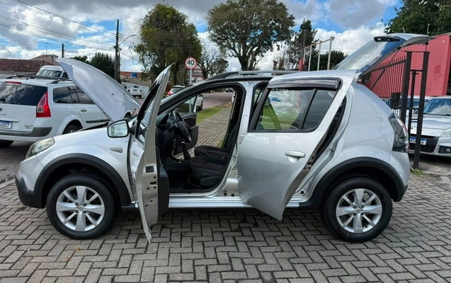 imagem-https://www.socarrao.com.br/sc-vehicle-images-prod/2991126/1785603598884-V2hhdHNBcHAgSW1hZ2UgMjAyNi0wNy0yMyBhdCAxMy4xOC41OSAoMikuanBlZw.jpeg