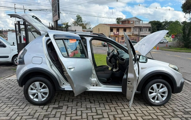 imagem-https://www.socarrao.com.br/sc-vehicle-images-prod/2991126/1785603598980-V2hhdHNBcHAgSW1hZ2UgMjAyNi0wNy0yMyBhdCAxMy4xOC41OSAoMSkuanBlZw.jpeg