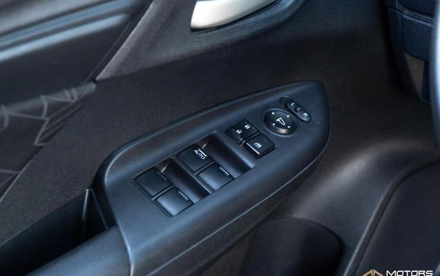 imagem-https://www.socarrao.com.br/sc-vehicle-images-prod/2991574/1786477560988-8321599_7_B_a48c645461.jpeg
