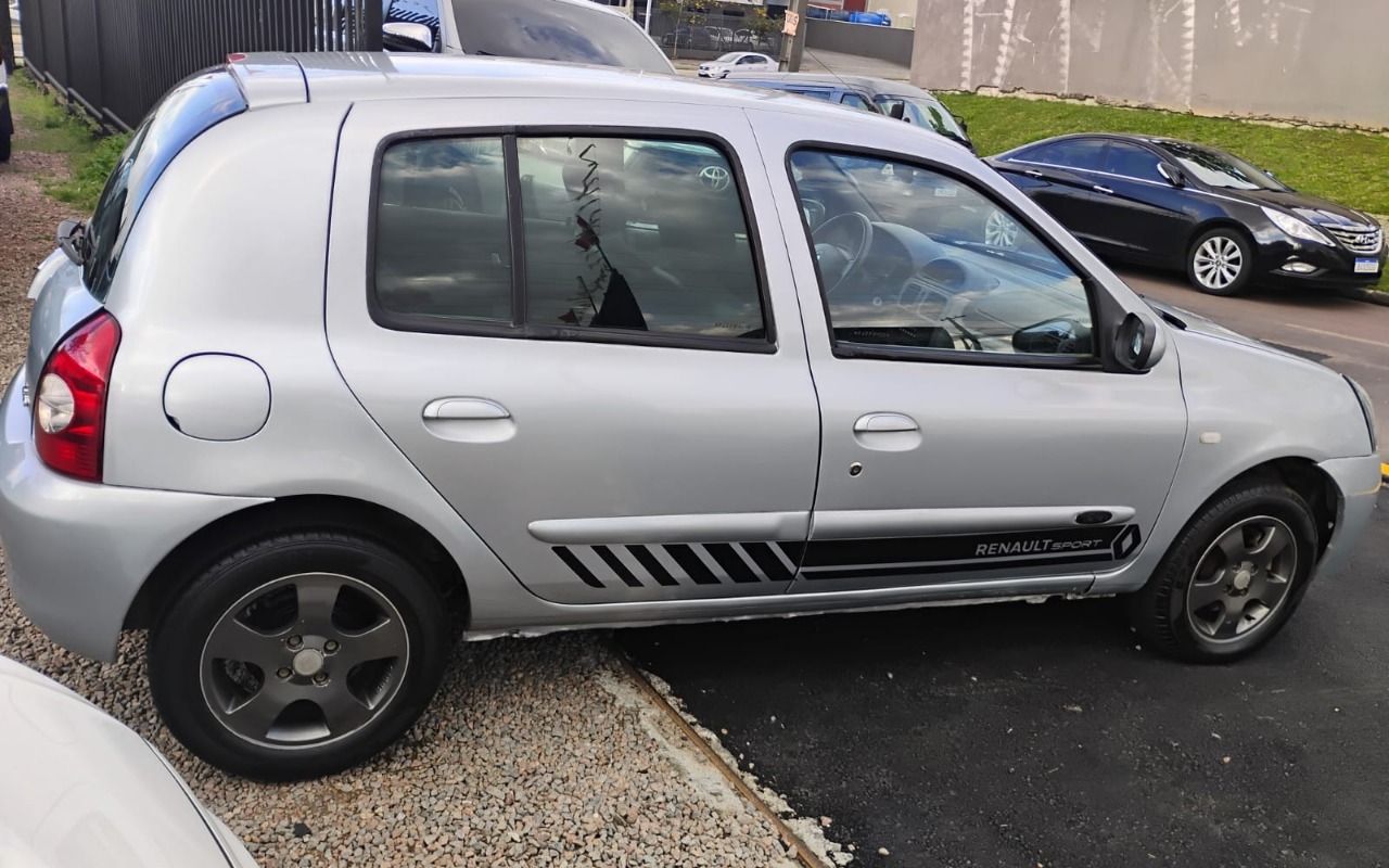 Renault Clio 2007 Prata — foto 1 de 3