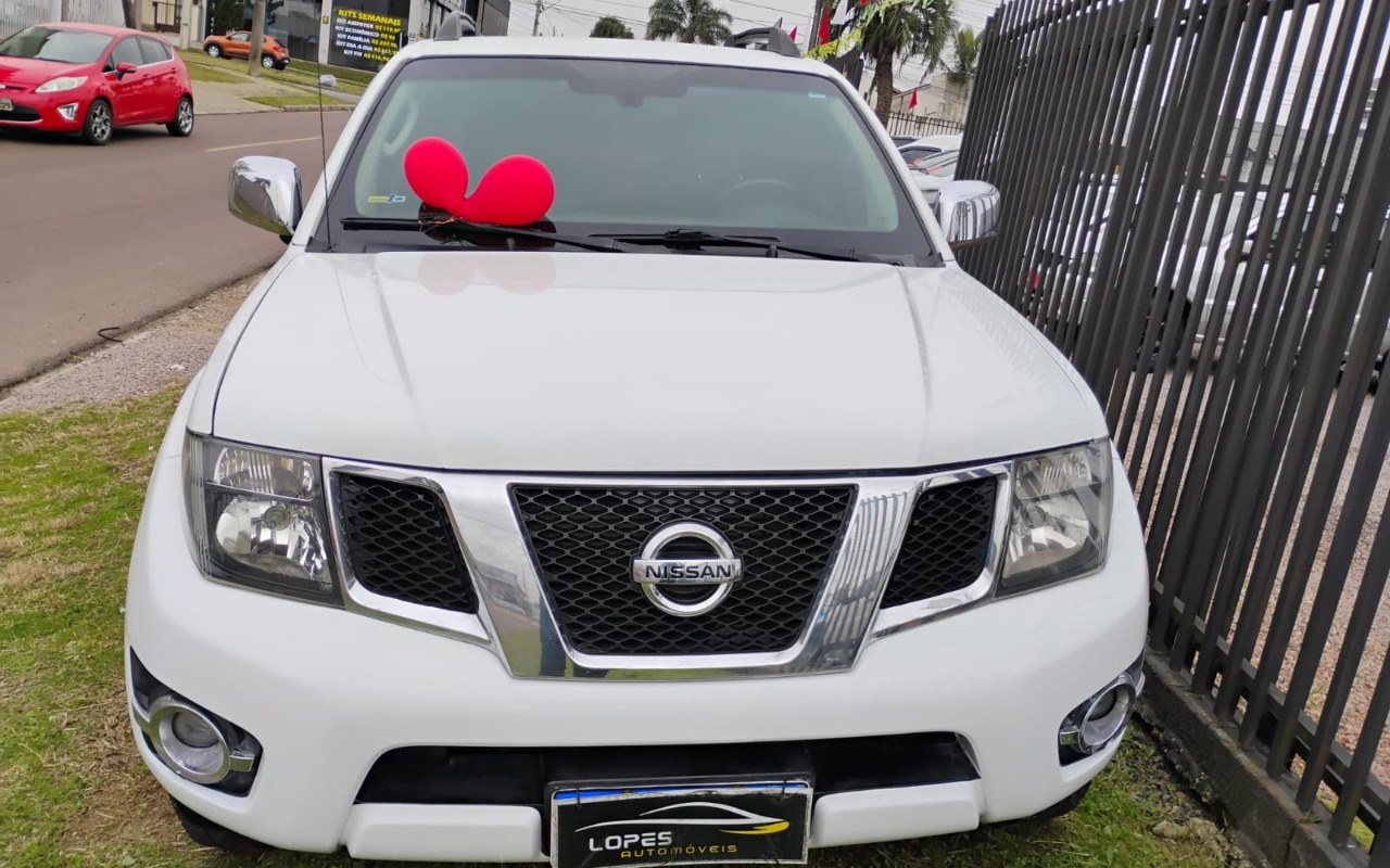 Nissan Frontier 2014 Branco — foto 1 de 3
