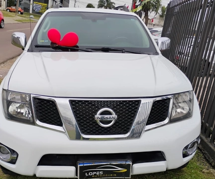 Nissan Frontier 2014 Branco — foto 1 de 3