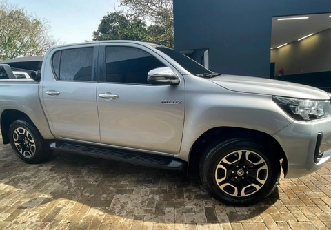 Toyota Hilux 2022 Prata — foto 1 de 3