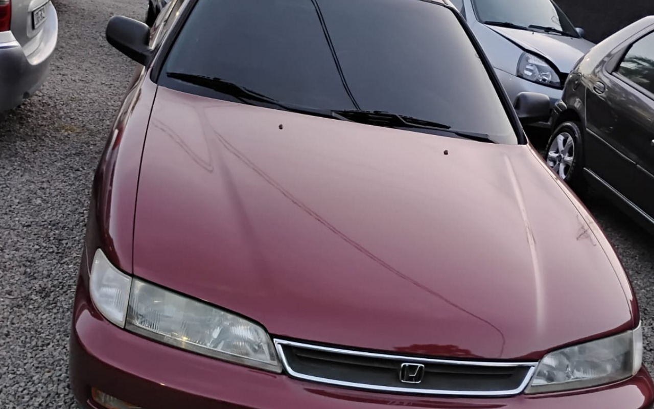 Honda Accord Sedan EXR 1996 Vermelho — foto 1 de 3