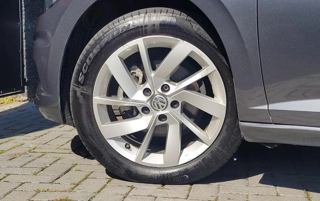 imagem-https://www.socarrao.com.br/sc-vehicle-images-prod/2991972/1786977148073-8340747_10_B_7049b63d4f.jpeg