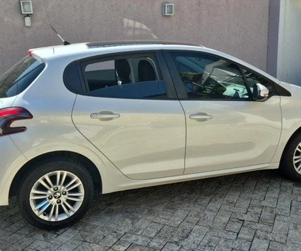 Peugeot 208 2018 Branco — foto 1 de 3