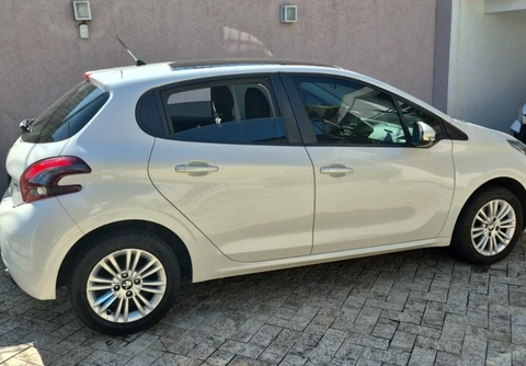 Peugeot 208 2018 Branco — foto 1 de 3