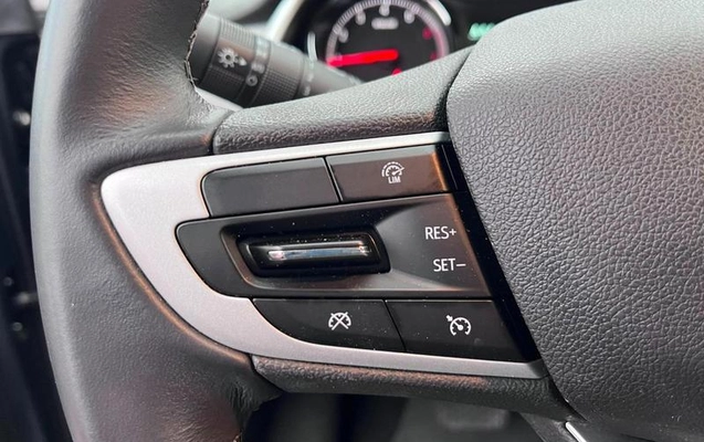 imagem-https://www.socarrao.com.br/sc-vehicle-images-prod/3002703/1787584130565-8320235_31_B_3dfb17948e.jpeg