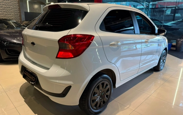 imagem-https://www.socarrao.com.br/sc-vehicle-images-prod/3010851/1785760565437-MLoz3SePMpIHBJwd9b0DfGAc5FBjZ6Ms.jpg