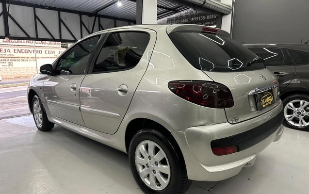 imagem-https://www.socarrao.com.br/sc-vehicle-images-prod/3011655/1785762870904-5_051131.jpg