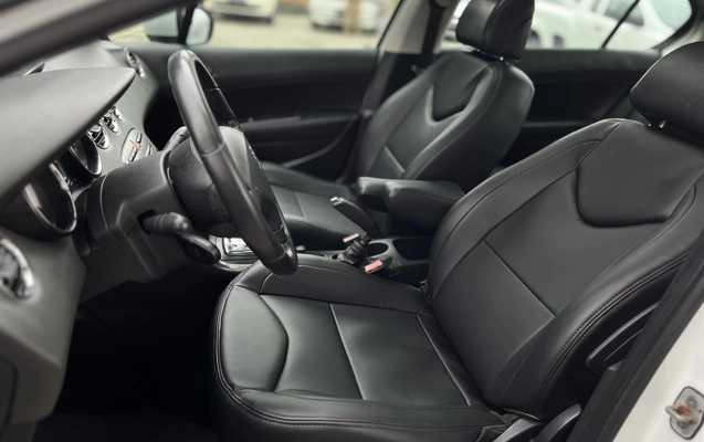 imagem-https://www.socarrao.com.br/sc-vehicle-images-prod/3012076/1785763899257-1_080734.jpg