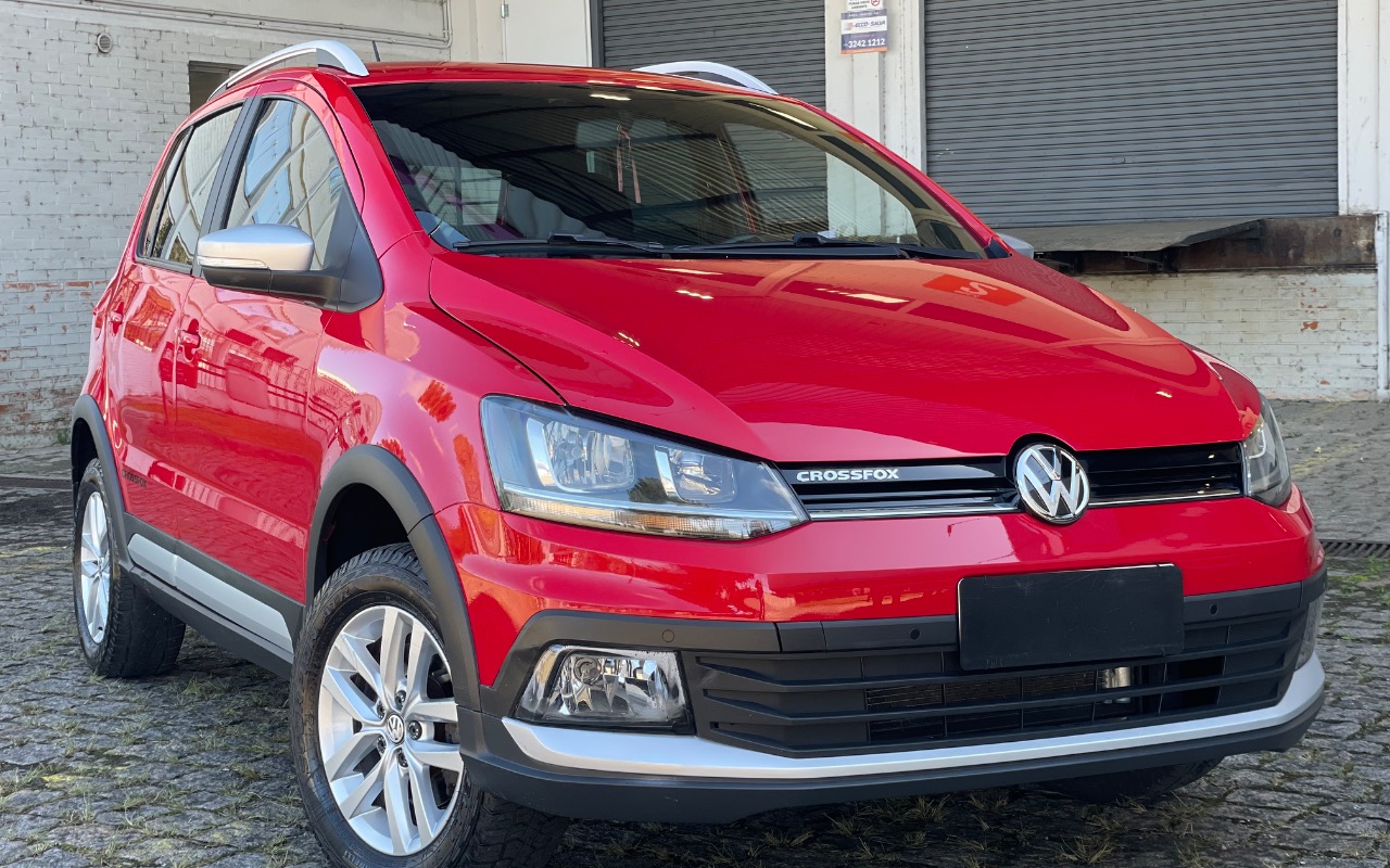 Volkswagen Crossfox 1.6 T. Flex 16V 5p na cor Vermelho em Pinhais / PR - 3012431