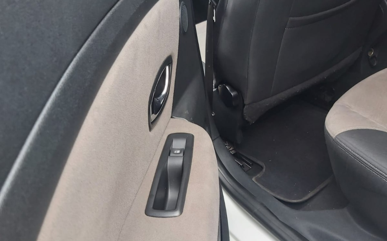 imagem-https://www.socarrao.com.br/sc-vehicle-images-prod/3012720/1785765586442-V2hhdHNBcHAgSW1hZ2UgMjAyNi0wNy0zMSBhdCAwNy41Mi4yMSAoMTEpLmpwZWc.jpeg