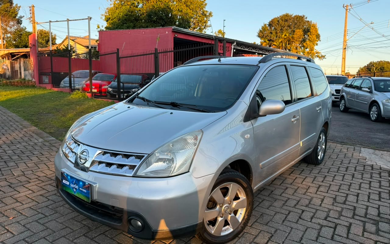 Nissan LIVINA 2010 Prata — foto 1 de 3