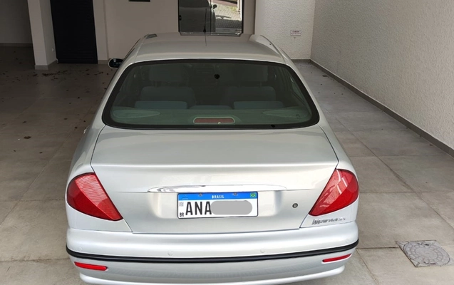 imagem-https://www.socarrao.com.br/sc-vehicle-images-prod/3013149/1785767623810-M2FjOTk4NTktZjkzYi00ZDI0LWIzMWYtYTA5NzI0NDVjNzlkLmpwZw.jpg