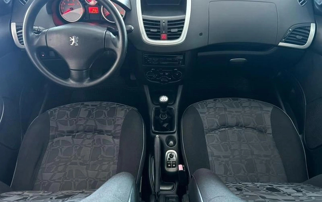 imagem-https://www.socarrao.com.br/sc-vehicle-images-prod/3015356/1789657892599-8342536_13_B_6a18a68105.jpeg