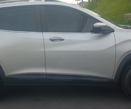 Chevrolet Tracker 2023 Prata — foto 1 de 3
