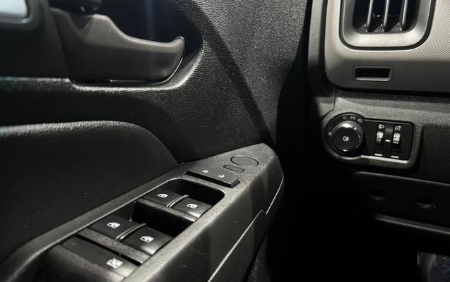 imagem-https://www.socarrao.com.br/sc-vehicle-images-prod/3015703/1790023744124-8100557_6_B_414b4d2413.jpeg