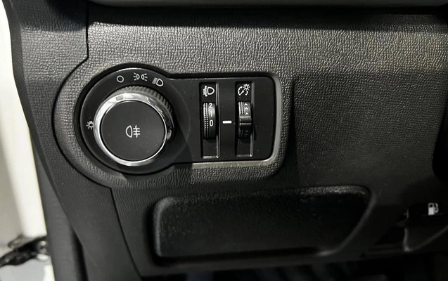 imagem-https://www.socarrao.com.br/sc-vehicle-images-prod/3015703/1790023744129-8100557_9_B_0705ccc83f.jpeg