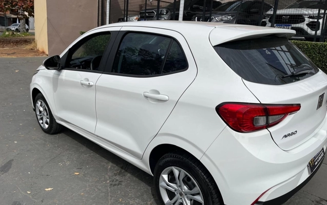 imagem-https://www.socarrao.com.br/sc-vehicle-images-prod/3018851/1787159878422-E8SRmE2imMbWf3uuXK14RebgdPN5CEzV.jpg