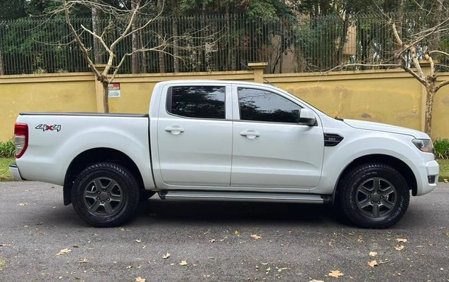 imagem-https://www.socarrao.com.br/sc-vehicle-images-prod/3019134/1789675205049-8344125_11_B_f462f1c658.jpeg