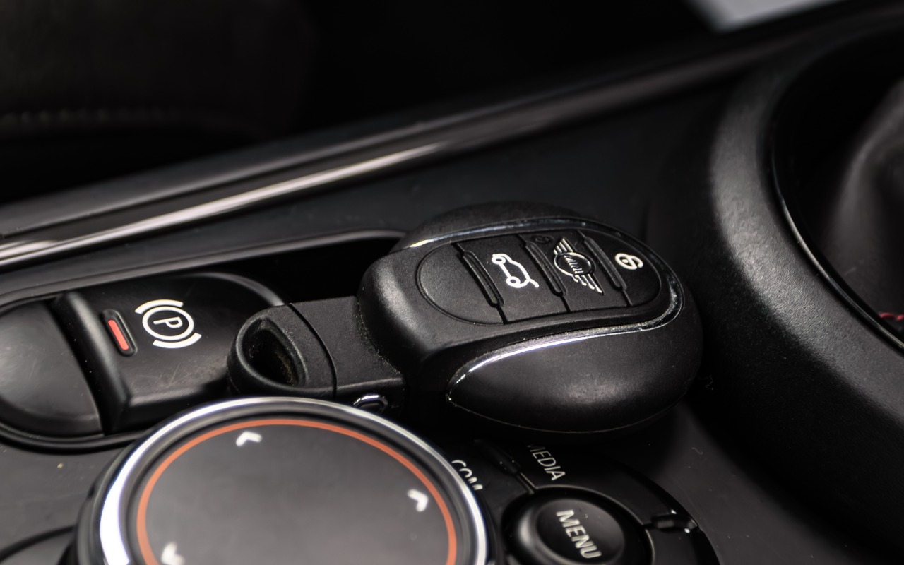 imagem-https://www.socarrao.com.br/sc-vehicle-images-prod/3019354/1785785099018-SU1HXzkwNzYuanBn.jpg