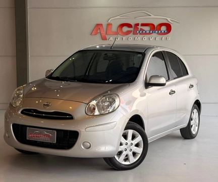 Nissan MARCH SV 1.6 16V Flex Fuel 2013 Prata — foto 1 de 3