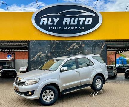 Toyota Hilux SW4 2013 Prata — foto 1 de 3