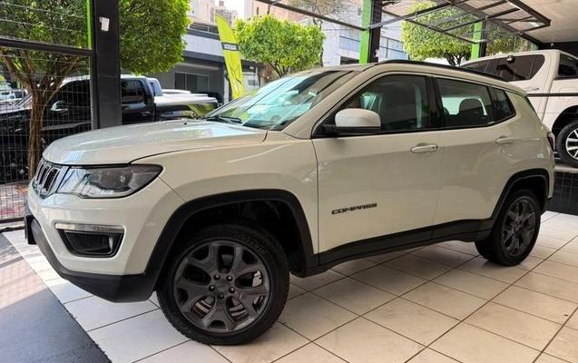imagem-https://www.socarrao.com.br/sc-vehicle-images-prod/3021596/1790004284145-8342000_2_B_f12910d615.jpeg