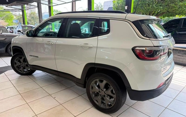 imagem-https://www.socarrao.com.br/sc-vehicle-images-prod/3021596/1790004284147-8342000_2_B_6b3767af28.jpeg