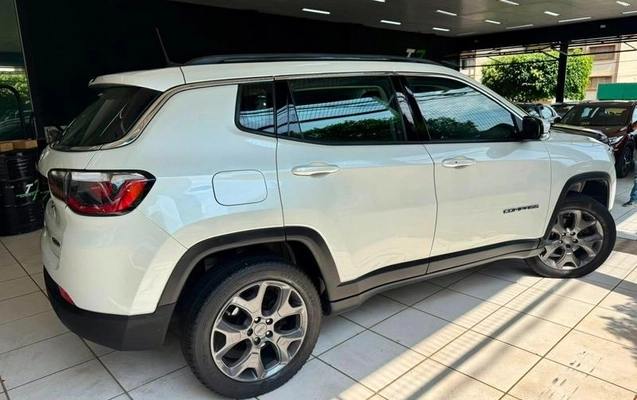 imagem-https://www.socarrao.com.br/sc-vehicle-images-prod/3021596/1790004284151-8342000_8_B_1549a8a735.jpeg