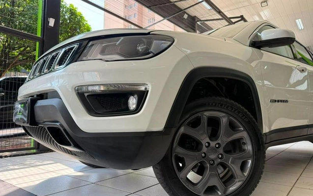 imagem-https://www.socarrao.com.br/sc-vehicle-images-prod/3021596/1790004284166-8342000_14_B_5c750f25a0.jpeg