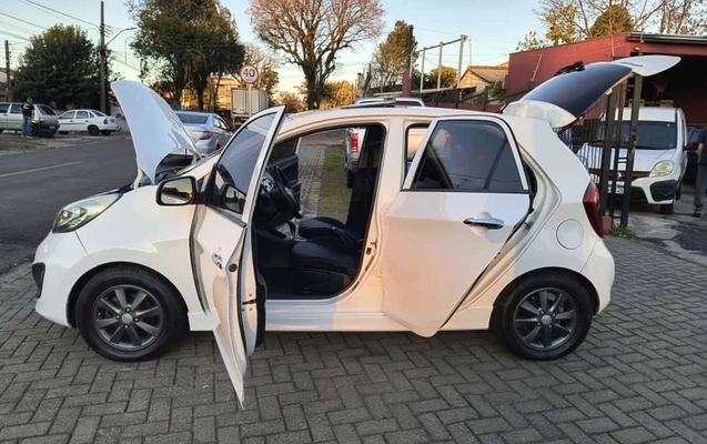 imagem-https://www.socarrao.com.br/sc-vehicle-images-prod/3022910/1785795992554-V2hhdHNBcHAgSW1hZ2UgMjAyNS0xMC0yNSBhdCAxNi41OS4yMCAoMikuanBlZw.jpeg