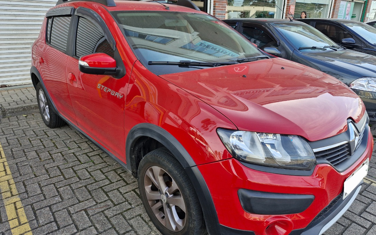 Renault Sandero 2015 Vermelho — foto 1 de 3